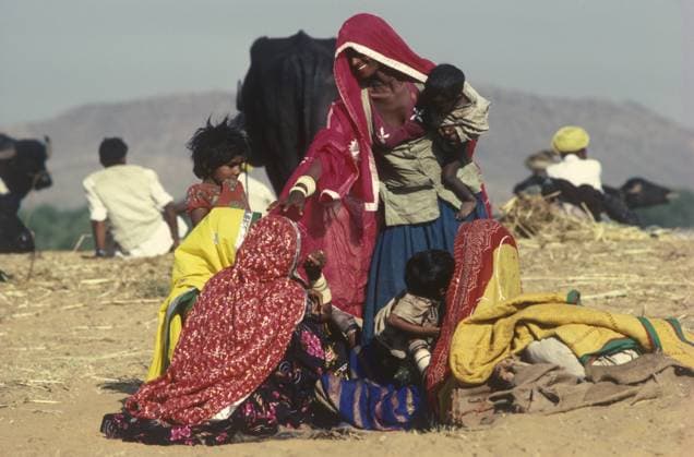 Menschen auf dem Kamelmarkt von Pushkar (Pushkar ka Mela), Indien, Pushkar, Rajastan, Indien People at the camel market of Pushkar (Pushkar ka Mela), India, Pushkar, Rajastan, India Copyright: imageBROKER PeterxFischer iblpfi17767056.jpg