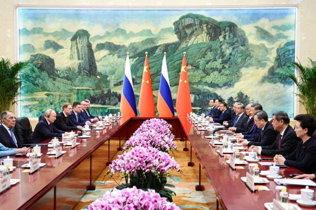 CHINA, BEIJING - MAY 20, 2026: Vladimir Putin (2nd L), President of Russia, and his counterpart Xi Jinping (4th R) of China hold bilateral talks at the Great Hall of the People. Putin s official visit marks 25 years since the 2001 Treaty of Good Neighbourliness and Friendly Cooperation between Russia and China. Alexander Kazakov Russian Presidential Press and Information Office TASS  92771288