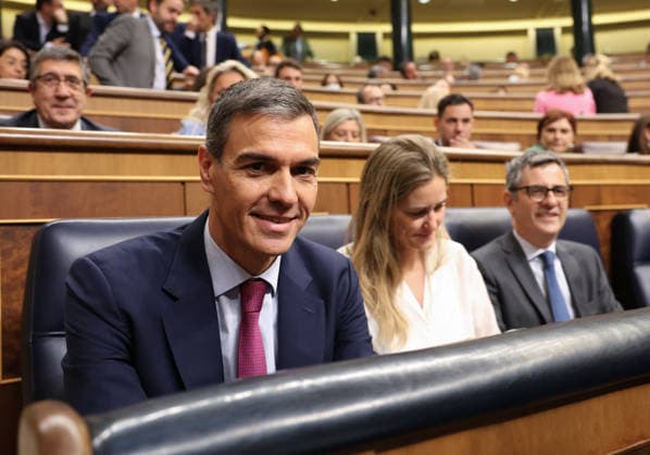First session of control to the Government in the Congress after Zapateros imputation I D The President of the Government, Pedro Sánchez, the Third Vice-President and Minister for Ecological Transition and the Demographic Challenge, Sara Aagesen, and the Minister of the Presidency, Justice and Relations with the Courts, Félix Bolanos, during a session of control to the Government, in the Congress of Deputies, on May 20, 2026, in Madrid Spain The Government faces the first control session after the imputation of Zapatero for alleged crimes of criminal organization and influence peddling and the Andalusian elections. In addition, Marlaska will face the opposition after the death of two civil guards in Huelva and the deputies will vote on whe  Copyright: xMartaxFernandezx 7535899