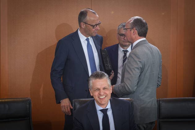 Berlin, Kabinettssitzung der Bundesregierung Kabinettssitzung der Bundesregierung am 20.05.2026 im Bundeskanzleramt in Berlin. Im Bild: Bundeskanzler Friedrich Merz (CDU) und Thorsten Frei Berlin Bundeskanzleramt Berlin Deutschland *** Berlin, Cabinet meeting of the Federal Government Cabinet meeting of the Federal Government on 20 05 2026 at the Federal Chancellery in Berlin In the picture Federal Chancellor Friedrich Merz CDU and Thorsten Frei Berlin Federal Chancellery Berlin Germany