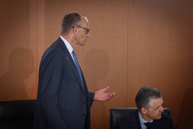 Berlin, Kabinettssitzung der Bundesregierung Kabinettssitzung der Bundesregierung am 20.05.2026 im Bundeskanzleramt in Berlin. Im Bild: Bundeskanzler Friedrich Merz (CDU) und Thorsten Frei Berlin Bundeskanzleramt Berlin Deutschland *** Berlin, Cabinet meeting of the Federal Government Cabinet meeting of the Federal Government on 20 05 2026 at the Federal Chancellery in Berlin In the picture Federal Chancellor Friedrich Merz CDU and Thorsten Frei Berlin Federal Chancellery Berlin Germany