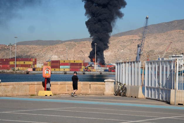 Fire declared in the Pechina Dock of the Port of Almeria Image of the fire declared in a container area of the Pechina Dock of the Port of Almeria On May 20, 2026 in Almeria Andalusia, Spain Several fire departments have moved to the Pechina Quay of the Port of Almeria after a fire broke out in an area where material and containers were stored and where work had been authorized for the handling and cutting of steel. So far, no personal injuries have been reported 20 MAY 2026 Marian Leó Almeria Andalucia, Spain Almeria Andalucia, Spain Spain Spain  Copyright: xMarianxLeonx 7536001