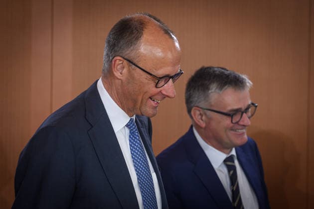Berlin, Kabinettssitzung der Bundesregierung Kabinettssitzung der Bundesregierung am 20.05.2026 im Bundeskanzleramt in Berlin. Im Bild: Bundeskanzler Friedrich Merz (CDU) und Stefan Kornelius (Regierungssprecher) Berlin Bundeskanzleramt Berlin Deutschland *** Berlin, Cabinet meeting of the Federal Government Cabinet meeting of the Federal Government on 20 05 2026 at the Federal Chancellery in Berlin In the picture Federal Chancellor Friedrich Merz CDU and Stefan Kornelius Government Spokesman Berlin Federal Chancellery Berlin Germany