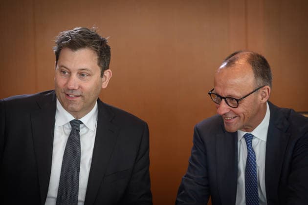 Berlin, Kabinettssitzung der Bundesregierung Kabinettssitzung der Bundesregierung am 20.05.2026 im Bundeskanzleramt in Berlin. Im Bild: Bundeskanzler Friedrich Merz (CDU) und Lars Klingbeil (Vizekanzler, Finanzminister, SPD) Berlin Bundeskanzleramt Berlin Deutschland *** Berlin, Cabinet meeting of the Federal Government Cabinet meeting of the Federal Government on 20 05 2026 at the Federal Chancellery in Berlin In the picture Federal Chancellor Friedrich Merz CDU and Lars Klingbeil Vice Chancellor, Minister of Finance, SPD Berlin Federal Chancellery Berlin Germany