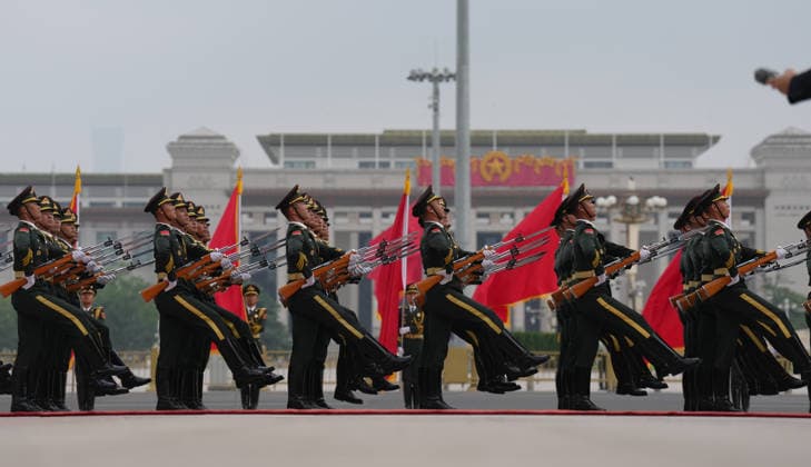 BEIJING, CHINA - MAY 20: Chinese honor guards march to welcome Russian President Vladimir Putin on May 20, 2026 in Beijing, China. Chinese President Xi Jinping held a welcome ceremony on the morning of May 20 outside the Great Hall of the People in central Beijing for Russian President Vladimir Putin, who is on a state visit to China.  Copyright: xVCGx 111642856603