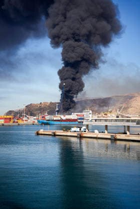 Fire declared in the Pechina Dock of the Port of Almeria Image of the fire declared in a container area of the Pechina Dock of the Port of Almeria On May 20, 2026 in Almeria Andalusia, Spain Several fire departments have moved to the Pechina Quay of the Port of Almeria after a fire broke out in an area where material and containers were stored and where work had been authorized for the handling and cutting of steel. So far, no personal injuries have been reported 20 MAY 2026 Marian Leó Almeria Andalucia, Spain Almeria Andalucia, Spain Spain Spain  Copyright: xMarianxLeonx 7536072