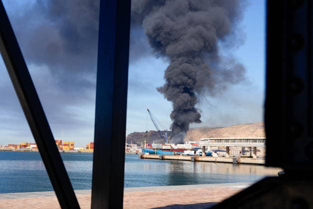 Fire declared in the Pechina Dock of the Port of Almeria Image of the fire declared in a container area of the Pechina Dock of the Port of Almeria On May 20, 2026 in Almeria Andalusia, Spain Several fire departments have moved to the Pechina Quay of the Port of Almeria after a fire broke out in an area where material and containers were stored and where work had been authorized for the handling and cutting of steel. So far, no personal injuries have been reported 20 MAY 2026 Marian Leó Almeria Andalucia, Spain Almeria Andalucia, Spain Spain Spain  Copyright: xMarianxLeonx 7536074