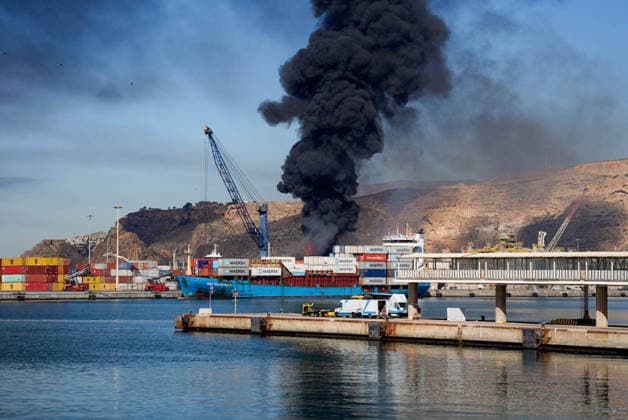 Fire declared in the Pechina Dock of the Port of Almeria Image of the fire declared in a container area of the Pechina Dock of the Port of Almeria On May 20, 2026 in Almeria Andalusia, Spain Several fire departments have moved to the Pechina Quay of the Port of Almeria after a fire broke out in an area where material and containers were stored and where work had been authorized for the handling and cutting of steel. So far, no personal injuries have been reported 20 MAY 2026 Marian Leó Almeria Andalucia, Spain Almeria Andalucia, Spain Spain Spain  Copyright: xMarianxLeonx 7536069