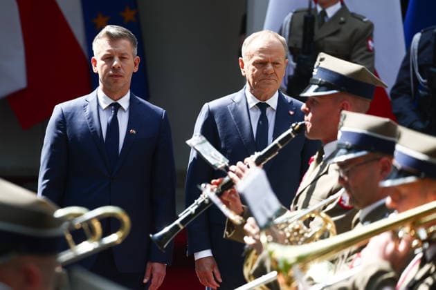 Peter Magyar - Donald Tusk meeting in Warsaw WARSAW, POLAND - MAY 20: Prime Minister of Hungary Peter Magyar (L) is received by Prime Minister of Poland Donald Tusk (R) with an official ceremony ahead of their meeting at Prime Minister Residence in Warsaw, Poland on May 2026. Jakub Porzycki Anadolu Warsaw Poland. Editorial use only. Please get in touch for any other usage.  Copyright: x2026xAnadoluxJakubxPorzyckix