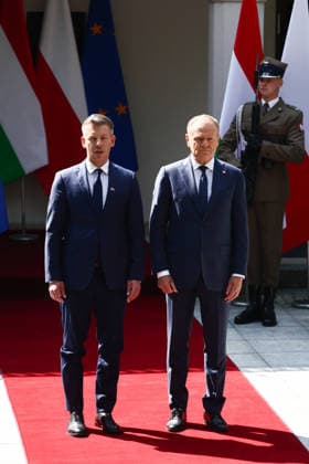 Peter Magyar - Donald Tusk meeting in Warsaw WARSAW, POLAND - MAY 20: Prime Minister of Hungary Peter Magyar (L) is received by Prime Minister of Poland Donald Tusk (R) with an official ceremony ahead of their meeting at Prime Minister Residence in Warsaw, Poland on May 2026. Jakub Porzycki Anadolu Warsaw Poland. Editorial use only. Please get in touch for any other usage.  Copyright: x2026xAnadoluxJakubxPorzyckix