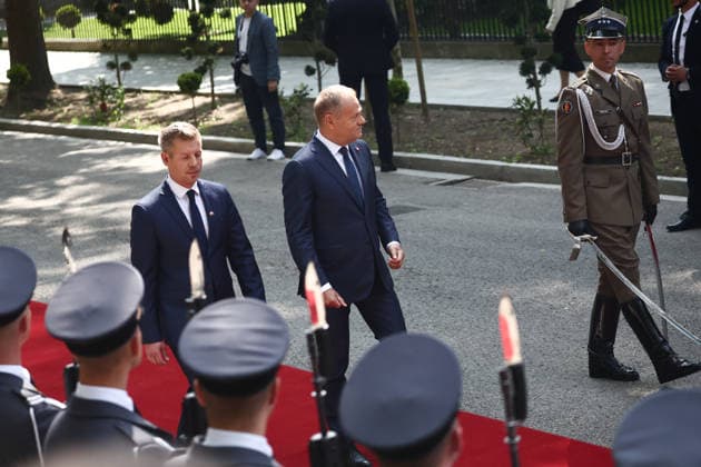 Peter Magyar - Donald Tusk meeting in Warsaw WARSAW, POLAND - MAY 20: Prime Minister of Hungary Peter Magyar (L) is received by Prime Minister of Poland Donald Tusk (R) with an official ceremony ahead of their meeting at Prime Minister Residence in Warsaw, Poland on May 2026. Jakub Porzycki Anadolu Warsaw Poland. Editorial use only. Please get in touch for any other usage.  Copyright: x2026xAnadoluxJakubxPorzyckix