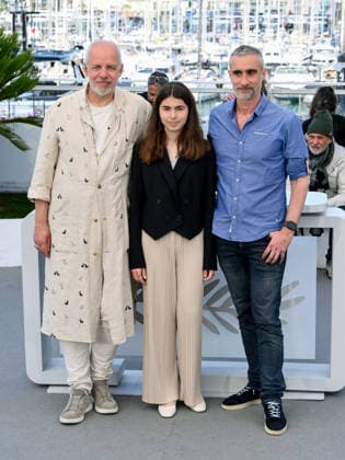 IPA84890893 - Cannes, 79th Cannes Film Festival 2025 - day 9. photocall by Lucy Lost Pictured: Marc du Pontavice, Charlie Rosenzweig and Olivier Clert  Copyright: xAlbertoxTerenghix xPoolxPhotoxEventsx07x 84890893