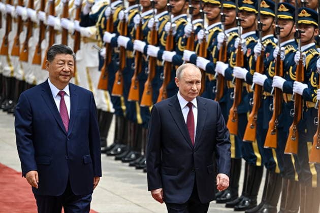CHINA, BEIJING - MAY 20, 2026: Xi Jinping (L), President of China, and his counterpart Vladimir Putin of Russia attend a welcoming ceremony in Tiananmen Square. Putin s official visit marks 25 years since the 2001 Treaty of Good Neighbourliness and Friendly Cooperation between Russia and China. Kristina Solovyova POOL TASS  92768370