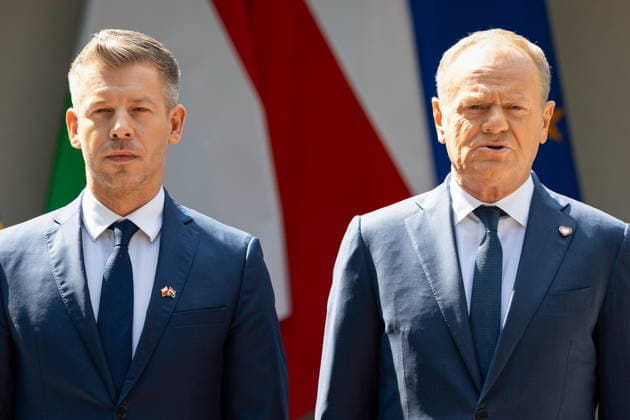 Warszawa 20.05.2026. Spotkanie premiera Donalda Tuska z premierem Wegier Peterem Magyarem --- Polish Prime Minister Donald Tusk receives Hungarian Prime Minister Peter Magyar in his office in Warsaw, Poland, 20 May 2026. Magyar arrived to Poland on the previous day in the company of several ministers of his cabinet to meet leaders in Krakow, Warsaw, and Gdansk on his two-day trip, which is his first official journey abroad since his inauguration on 09 May Persons Shown : Donald Tusk Peter Magyar Fot. Igor Jakubowski Arena Akcji NEWSPIX.PL --- newspix.pl 