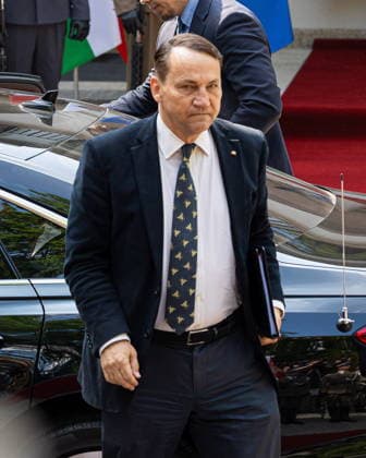 Warszawa 20.05.2026. Spotkanie premiera Donalda Tuska z premierem Wegier Peterem Magyarem --- Polish Prime Minister Donald Tusk receives Hungarian Prime Minister Peter Magyar in his office in Warsaw, Poland, 20 May 2026. Magyar arrived to Poland on the previous day in the company of several ministers of his cabinet to meet leaders in Krakow, Warsaw, and Gdansk on his two-day trip, which is his first official journey abroad since his inauguration on 09 May Persons Shown : Radoslaw Sikorski Fot. Igor Jakubowski Arena Akcji NEWSPIX.PL --- newspix.pl 