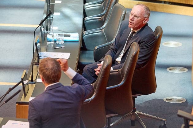 - Wien 20.05.2026 - Österreichisches Parlament Nationalrat - Heute fand im Parlament die 77. Nationalratssitzung statt. PHOTO: Innenminister Gerhard Karner (ÖVP) auf der Regierungsbank, links FPÖ-Chef Herbert Kickl am Rednerpult. Vienna (AUSTRIA) - Austrian Parliament National Council session . Nationalratssitzung *** Vienna 20 05 2026 Austrian Parliament National Council The 77th session of the National Council took place in Parliament today PHOTO Interior Minister Gerhard Karner ÖVP on the government bench, left FPÖ leader Herbert Kickl at the lectern Vienna AUSTRIA Austrian Parliament National Council session National Council session 