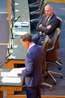 - Wien 20.05.2026 - Österreichisches Parlament Nationalrat - Heute fand im Parlament die 77. Nationalratssitzung statt. PHOTO: der neue ÖVP-Klubobmann, Ernst Gödl am Rednerpult, Innenminister Gerhard Karner (ÖVP) dahinter auf der Regierungsbank. Vienna (AUSTRIA) - Austrian Parliament National Council session . Nationalratssitzung *** Vienna 20 05 2026 Austrian Parliament National Council The 77th session of the National Council took place in Parliament today PHOTO the new ÖVP party chairman, Ernst Gödl at the lectern, Interior Minister Gerhard Karner ÖVP behind him on the government bench Vienna AUSTRIA Austrian Parliament National Council session National Council session 