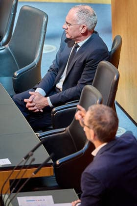 - Wien 20.05.2026 - Österreichisches Parlament Nationalrat - Heute fand im Parlament die 77. Nationalratssitzung statt. PHOTO: Innenminister Gerhard Karner (ÖVP) auf der Regierungsbank, rechts FPÖ-Chef Herbert Kickl am Rednerpult. Vienna (AUSTRIA) - Austrian Parliament National Council session . Nationalratssitzung *** Vienna 20 05 2026 Austrian Parliament National Council The 77th session of the National Council took place in Parliament today PHOTO Interior Minister Gerhard Karner ÖVP on the government bench, FPÖ leader Herbert Kickl on the right at the lectern Vienna AUSTRIA Austrian Parliament National Council session National Council session 