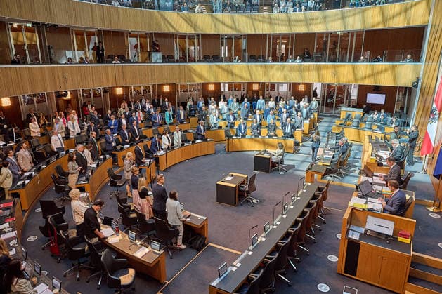 - Wien 20.05.2026 - Österreichisches Parlament Nationalrat - Heute fand im Parlament die 77. Nationalratssitzung statt. PHOTO: Blick in den Plenarsaal während einer Abstimmung. Vienna (AUSTRIA) - Austrian Parliament National Council session . Nationalratssitzung *** Vienna 20 05 2026 Austrian Parliament National Council The 77th session of the National Council took place in Parliament today PHOTO View of the plenary chamber during a vote Vienna AUSTRIA Austrian Parliament National Council session National Council session 