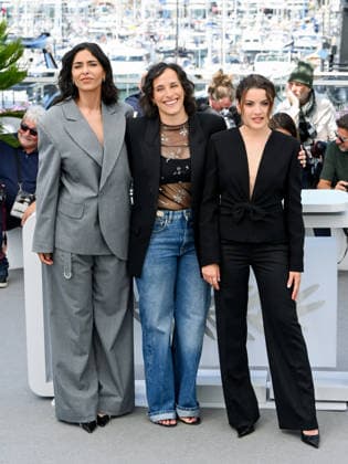 IPA84892446 - Cannes, 79th Cannes Film Festival 2025 - day 9. photocall of Le Triangle D Or Pictured: Soundos Mosbah, HÃ lene Rosselet-Ruiz and Malou Khebizi  Copyright: xAlbertoxTerenghix xPoolxPhotoxEventsx07x 84892446