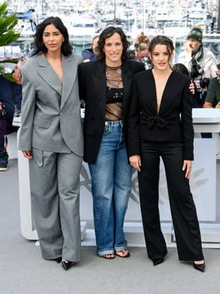 IPA84892450 - Cannes, 79th Cannes Film Festival 2025 - day 9. photocall of Le Triangle D Or Pictured: Soundos Mosbah, HÃ lene Rosselet-Ruiz and Malou Khebizi  Copyright: xAlbertoxTerenghix xPoolxPhotoxEventsx07x 84892450