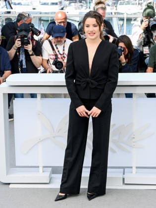 IPA84892462 - Cannes, 79th Cannes Film Festival 2025 - day 9. photocall of Le Triangle D Or Pictured: Soundos Mosbah, HÃ lene Rosselet-Ruiz and Malou Khebizi  Copyright: xAlbertoxTerenghix xPoolxPhotoxEventsx07x 84892462