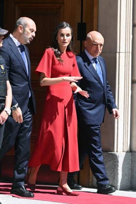 Queen Letizia attends the XV edition of the Luis Carandell Awards for Parliamentary Journalism The President of the Senate, Pedro Rollán, Queen Letizia and Rafael Simancas at the exit of the XV edition of the Luis Carandell Awards for Parliamentary Journalism to Paloma Cervilla and Héctor Esteban García at the Senate Palace, on May 20, 2026, in Madrid Spain FAMOUS QUEEN KING KING SENATE José Madrid Madrid Madrid Spain  Copyright: xJosÃ xOlivax 7536445