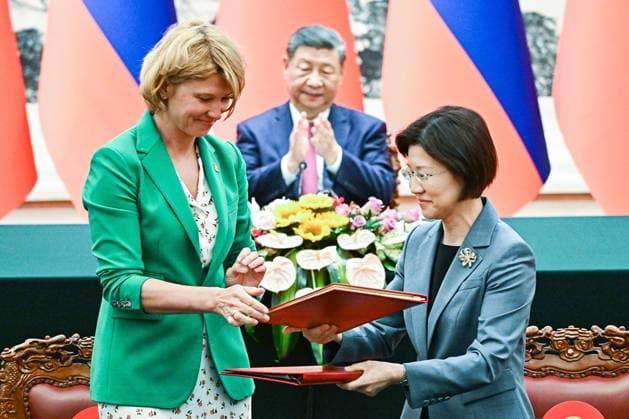 CHINA, BEIJING - MAY 20, 2026: Oksana Lut (L), Agriculture Minister of Russia, and Sun Meijun, Minister of the General Customs Administration of China, shake hands during a ceremony to sign joint documents from bilateral talks at the Great Hall of the People, with China s President Xi Jinping in the background. Vladimir Putin, President of Russia, makes an official visit to mark 25 years since the 2001 Treaty of Good Neighbourliness and Friendly Cooperation between Russia and China. Kristina Solovyova POOL TASS  92776581