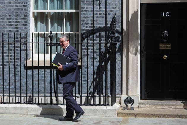 May 20, 2026, London, England, United Kingdom: British Prime Minister Sir KEIR STARMER departs 10 Downing Street for the House of Commons to attend Prime MinisterÃ¢â‚¬â ¢s Questions in London. London United Kingdom - ZUMAa279 20260520_zsp_a279_014 Copyright: xZeynepxDemirxAslimx
