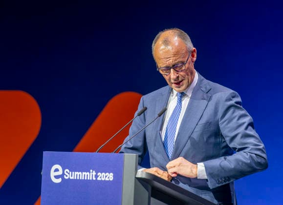 Friedrich Merz besucht eSummit 2026 EUR, Deutschland, Berlin, 20.05.2026: Keynote von Bundeskanzler Friedrich Merz (CDU) auf dem eSummit 2026 ein Gipfeltreffen der Elektro- und Digitalindustrie. Unter dem Motto: Zukunft mAIde with Germany. *** Friedrich Merz visits eSummit 2026 EUR, Germany, Berlin, 20 05 2026 Keynote speech by Federal Chancellor Friedrich Merz CDU at the eSummit 2026 a summit meeting of the electrical and digital industry Under the motto Future mAIde with Germany