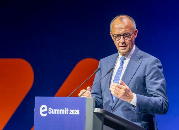 Friedrich Merz besucht eSummit 2026 EUR, Deutschland, Berlin, 20.05.2026: Keynote von Bundeskanzler Friedrich Merz (CDU) auf dem eSummit 2026 ein Gipfeltreffen der Elektro- und Digitalindustrie. Unter dem Motto: Zukunft mAIde with Germany. *** Friedrich Merz visits eSummit 2026 EUR, Germany, Berlin, 20 05 2026 Keynote speech by Federal Chancellor Friedrich Merz CDU at the eSummit 2026 a summit meeting of the electrical and digital industry Under the motto Future mAIde with Germany