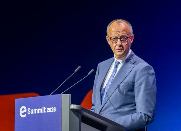 Friedrich Merz besucht eSummit 2026 EUR, Deutschland, Berlin, 20.05.2026: Keynote von Bundeskanzler Friedrich Merz (CDU) auf dem eSummit 2026 ein Gipfeltreffen der Elektro- und Digitalindustrie. Unter dem Motto: Zukunft mAIde with Germany. *** Friedrich Merz visits eSummit 2026 EUR, Germany, Berlin, 20 05 2026 Keynote speech by Federal Chancellor Friedrich Merz CDU at the eSummit 2026 a summit meeting of the electrical and digital industry Under the motto Future mAIde with Germany