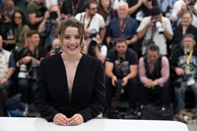 Cannes Le Triangle D Or Photocall LZ Malou Khebizi attending the photocall of Le Triangle D Or during the 79th Cannes International Film Festival in Cannes, France on May 20, 2026, the film selected in the Official Competition. Photo by Laurent Zabulon ABACAPRESS.COM  Copyright: xZabulonxLaurentx