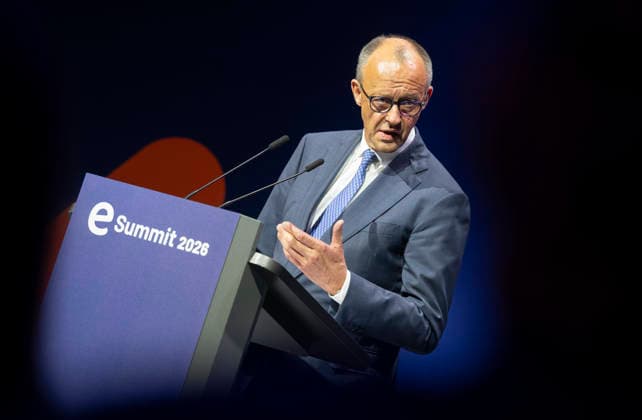 Friedrich Merz besucht eSummit 2026 EUR, Deutschland, Berlin, 20.05.2026: Keynote von Bundeskanzler Friedrich Merz (CDU) auf dem eSummit 2026 ein Gipfeltreffen der Elektro- und Digitalindustrie. Unter dem Motto: Zukunft mAIde with Germany. *** Friedrich Merz visits eSummit 2026 EUR, Germany, Berlin, 20 05 2026 Keynote speech by Federal Chancellor Friedrich Merz CDU at the eSummit 2026 a summit meeting of the electrical and digital industry Under the motto Future mAIde with Germany