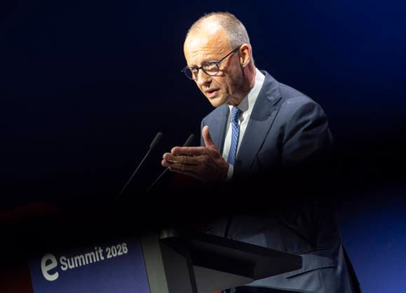 Friedrich Merz besucht eSummit 2026 EUR, Deutschland, Berlin, 20.05.2026: Keynote von Bundeskanzler Friedrich Merz (CDU) auf dem eSummit 2026 ein Gipfeltreffen der Elektro- und Digitalindustrie. Unter dem Motto: Zukunft mAIde with Germany. *** Friedrich Merz visits eSummit 2026 EUR, Germany, Berlin, 20 05 2026 Keynote speech by Federal Chancellor Friedrich Merz CDU at the eSummit 2026 a summit meeting of the electrical and digital industry Under the motto Future mAIde with Germany