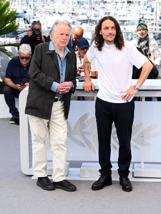 IPA84895462 - Cannes, 79th Cannes Film Festival 2025 - Day 9. Photocall of the film Les Survivants Du Che (Che Guevera: The Last Companions) . Pictured are RÃ gis Debray, Christophie Dimitri RÃ veille.  Copyright: xAlbertoxTerenghix xPoolxPhotoxEventsx07x 84895462