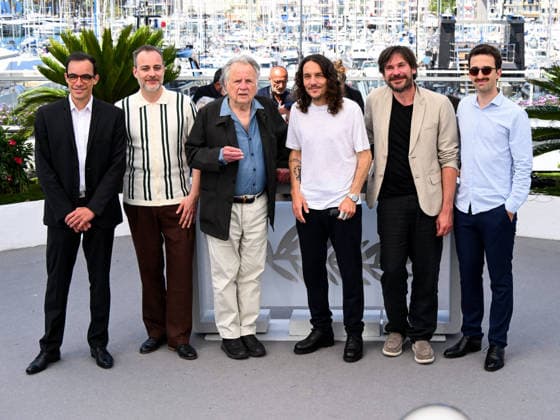 IPA84895453 - Cannes, 79th Cannes Film Festival 2025 - Day 9. Photocall of the film Les Survivants Du Che (Che Guevera: The Last Companions) . In the photo GaÃ«tan Trigot, Simon GÃ liot, RÃ gis Debray, Christophie Dimitri RÃ veille, Julien Schickel and Baptiste Salvan  Copyright: xAlbertoxTerenghix xPoolxPhotoxEventsx07x 84895453