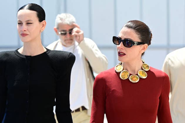 Milena Smit et Bárbara Lennie The team of the film Amarga Navidad arrives at the photocall during the 79th Cannes International Film Festival May 12 23, 2026 , on May 20, 2026 Romain Doucelin Bestimage The team of the film Amarga Navidad arrives at the photocall during the 79th Cannes International Film Festival May 12 23, 2026 , on May 20, 2026 Cannes France  Copyright: xRomainxDoucelinx xBestimagexRomainxDoucelinx xBestimagex