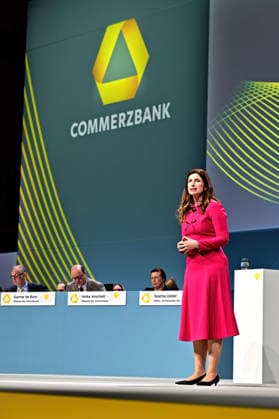 Hauptversammlung Commerzbank AG. Dr. Bettina Orlopp ( Vorstandsvorsitzende Commerzbank AG ) anläßlich der Hauptversammlung der Commerzbank AG am 15.02.2024 in Frankfurt Main. 20260520MWI123300 *** Annual General Meeting Commerzbank AG Dr Bettina Orlopp Chairwoman of the Board of Managing Directors Commerzbank AG on the occasion of the Annual General Meeting of Commerzbank AG on 15 02 2024 in Frankfurt Main 20260520MWI123300