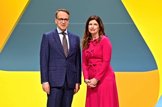 Hauptversammlung Commerzbank AG. Prof. Dr. Jens Weidmann ( Aufsichtsratsvoritzender Commerzbank AG ) und Dr. Bettina Orlopp ( Vorstandsvorsitzende Commerzbank AG ) anläßlich der Hauptversammlung der Commerzbank AG am 15.02.2024 in Frankfurt Main. 20260520MWI123006 *** Annual General Meeting Commerzbank AG Prof Dr Jens Weidmann Chairman of the Supervisory Board Commerzbank AG and Dr Bettina Orlopp Chairwoman of the Board Commerzbank AG on the occasion of the Annual General Meeting of Commerzbank AG on 15 02 2024 in Frankfurt Main 20260520MWI123006