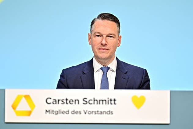 Hauptversammlung Commerzbank AG. Carsten Schmitt ( Vorstand Commerzbank AG ) anläßlich der Hauptversammlung der Commerzbank AG am 15.02.2024 in Frankfurt Main. 20260520MWI123066 *** Annual General Meeting Commerzbank AG Carsten Schmitt Board of Managing Directors Commerzbank AG on the occasion of the Annual General Meeting of Commerzbank AG on 15 02 2024 in Frankfurt Main 20260520MWI123066