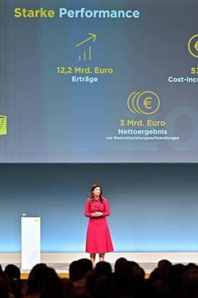 Hauptversammlung Commerzbank AG. Dr. Bettina Orlopp ( Vorstandsvorsitzende Commerzbank AG ) anläßlich der Hauptversammlung der Commerzbank AG am 15.02.2024 in Frankfurt Main. 20260520MWI123432 *** Annual General Meeting Commerzbank AG Dr Bettina Orlopp Chairwoman of the Board of Managing Directors Commerzbank AG on the occasion of the Annual General Meeting of Commerzbank AG on 15 02 2024 in Frankfurt Main 20260520MWI123432