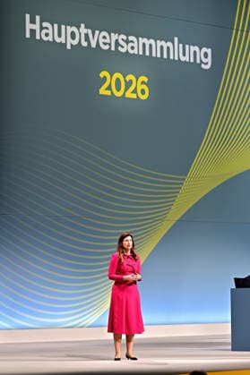 Hauptversammlung Commerzbank AG. Dr. Bettina Orlopp ( Vorstandsvorsitzende Commerzbank AG ) anläßlich der Hauptversammlung der Commerzbank AG am 15.02.2024 in Frankfurt Main. 20260520MWI123440 *** Annual General Meeting Commerzbank AG Dr Bettina Orlopp Chairwoman of the Board of Managing Directors Commerzbank AG on the occasion of the Annual General Meeting of Commerzbank AG on 15 02 2024 in Frankfurt Main 20260520MWI123440
