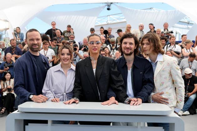 Alban Lenoir, Malou Khebizi, Adèle Exarchopoulos, Vincent Lacoste and Paul Kircher at the Mariage Au Goût D Orange Orange Flavoured Wedding photocall at the 79th annual Cannes Film Festival at Palais des Festivals on May 20, 2026 in Cannes, France Jacovides Moreau Bestimage Mariage Au Goût D Orange Orange Flavoured Wedding photocall at the 79th annual Cannes Film Festival at Palais des Festivals on May 20, 2026 in Cannes, France Cannes France  Copyright: xJACOVIDES-MOREAUx xBESTIMAGExJACOVIDES-MOREAUx xBESTIMAGEx