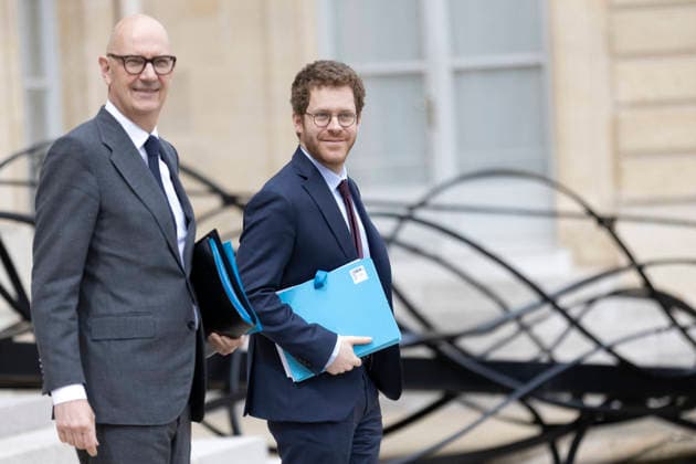 Weekly Cabinet Meeting - Paris French Minister of the Economy, Finance and Industrial, Energy and Digital Sovereignty Roland Lescure and French Minister of Action and Public Accounts David Amiel leaves the Cabinet meeting at the Élysée Palace in Paris on 20 May 2026.Photo by Jeremy Paoloni ABACAPRESS.COM Paris France  Copyright: xPaolonixJeremy ABACAx