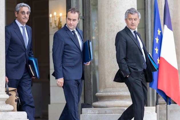 Weekly Cabinet Meeting - Paris French Minister of Justice Gerald Darmanin and French Prime Minister Sebastien Lecornu and French Minister of Small and Medium-sized Enterprises, Commerce, Crafts, Tourism and Purchasing Power Serge Papin leave the Cabinet meeting at the Élysée Palace in Paris on 20 May 2026.Photo by Jeremy Paoloni ABACAPRESS.COM Paris France  Copyright: xPaolonixJeremy ABACAx