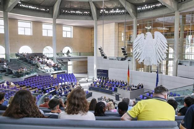 Berlin, Deutschland, 20.05.2026: Deutscher Bundestag: 79. Bundestagssitzung: Zuschauer Beobachten die Plenardebatte *** Berlin, Germany, 20 05 2026 German Bundestag 79 Bundestag session Spectators watching the plenary debate Copyright: xdtsxNachrichtenagenturx dts_119617
