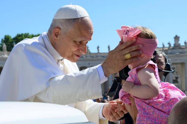 ITALY - POPE LEO XIV DURING THE WEEKLY GENERAL AUDIENCE AT ST PETER S SQUARE IN THE VATICAN- 2026 5 20 Italy, Rome, Vatican, 2026 5 20 Pope Leo XIV during the weekly general audience at St Peter s Square in the Vatican EDITORIAL USE ONLY - NO BOOKS Copyright: xVATICANxMEDIAx