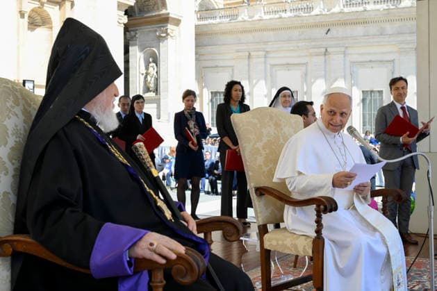 ITALY - POPE LEO XIV DURING THE WEEKLY GENERAL AUDIENCE AT ST PETER S SQUARE IN THE VATICAN- 2026 5 20 Italy, Rome, Vatican, 2026 5 20 Pope Leo XIV with Aram I, Catholicos of the Armenian Apostolic Church-See of Cilicia at the end of the weekly general audience at St Peter s Square in the Vatican EDITORIAL USE ONLY - NO BOOKS Copyright: xVATICANxMEDIAx
