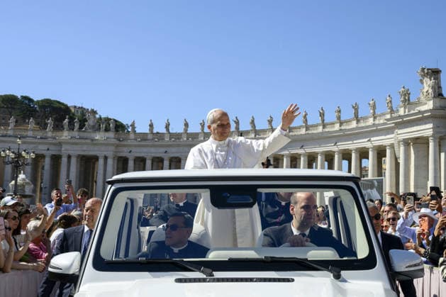 Pope Leo XIV Leads The General Audience - Vaican Pope Leo XIV attends the weekly general audience in Saint Peter’s square, Vatican on May 20, 2026. Photo by (EV) Simone Risoluti Vatican Media ABACAPRESS.COM Rome Vatican (or Holy See)  Copyright: xABACAx